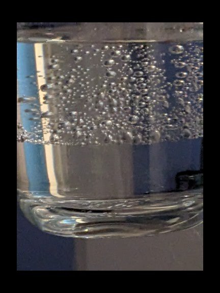 ICUI4CU_RM's tweet image. my 7yr old  daughter broke physics. Poured Tap water into a Glas then Mineral water and IT litterally swam above the Tap water and stayed there 😭😭😭