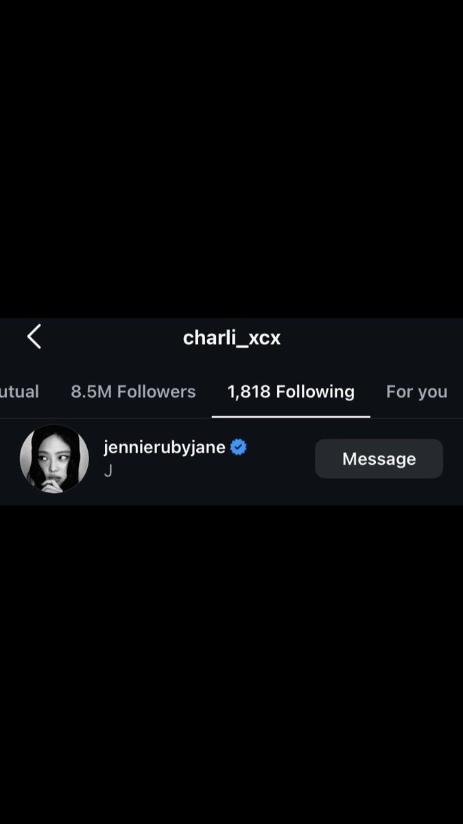 pinksview's tweet photo. Charli xcx now follows #JENNIE on instagram! 

JENNIE is the only BLACKPINK member she follows. https://t.co/rcvfly0nbf