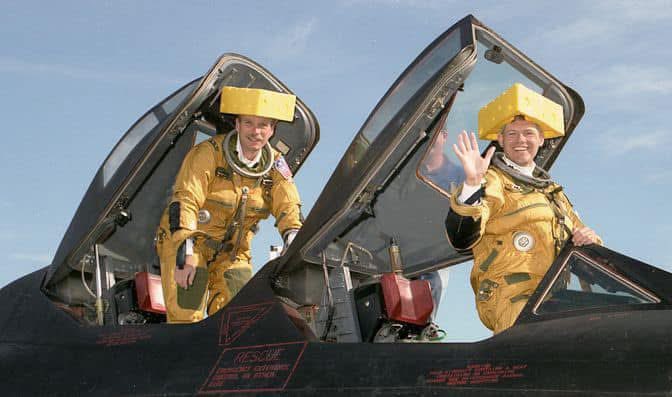 Habubrats71's tweet image. I saw that it was just Oshkosh Air show time again in  Wisconsin this article is about the last time and SR 71 there at Oshkosh air show SR-71 B trainer performing a low level flyby at EAA Oshkosh 1997 with the KC-135 tanker.
@Habubrats71 youtu.be/qDTECZShylA?si…
Story by…