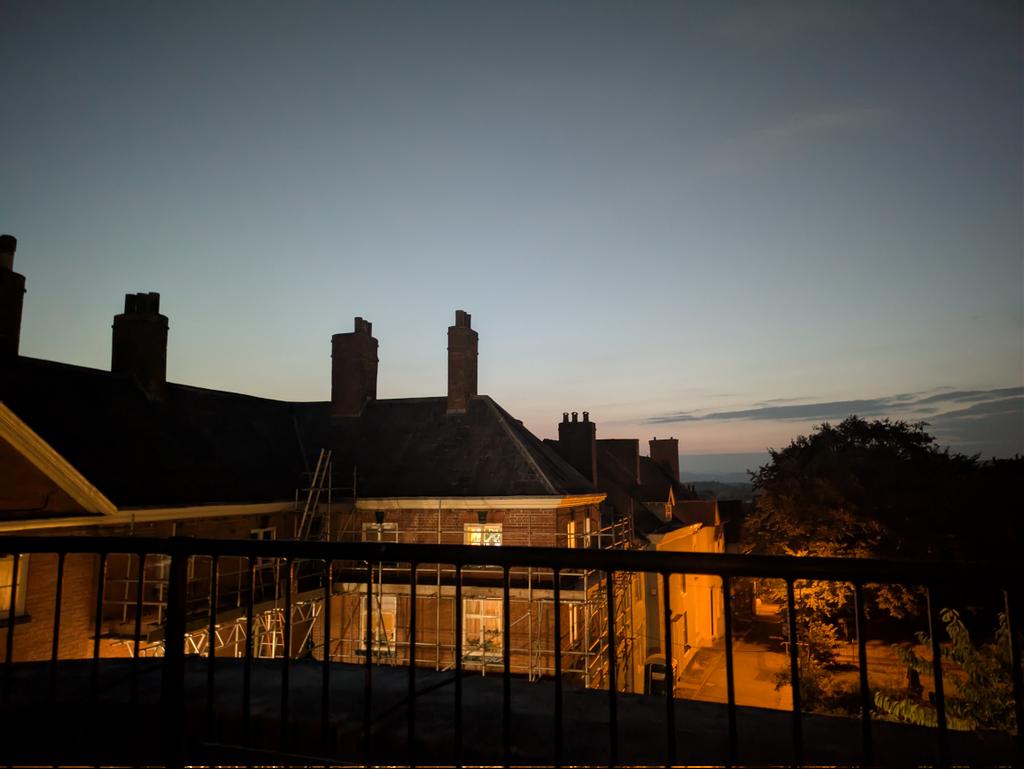 __LeftistVegan's tweet image. This is 10:26pm at night absolutely loving time in the UK can't wait for Iceland where it's 22 hours of daylight
