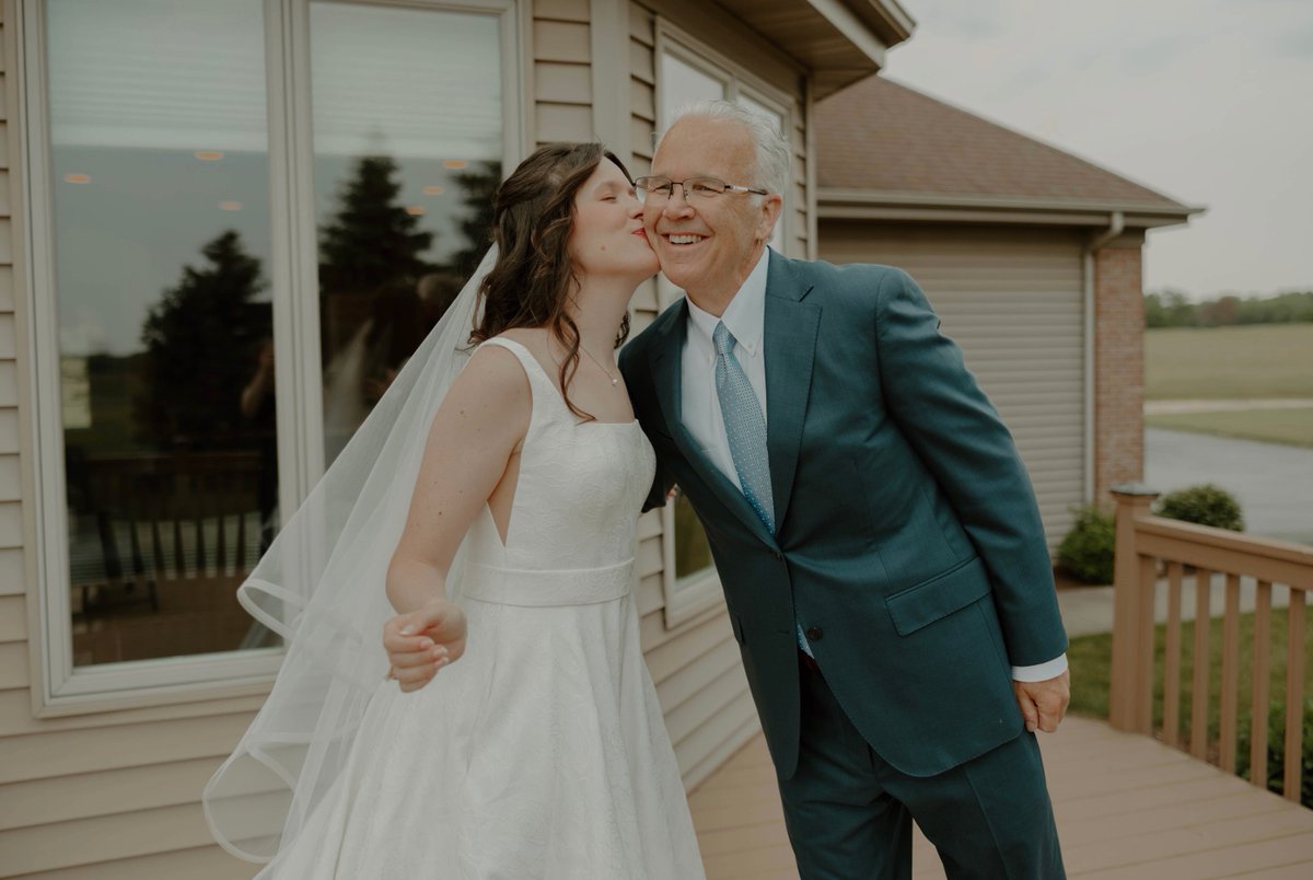 ChrisBrauns's tweet image. It was recently such a privilege to walk my youngest down the aisle . . .
Most fathers will agree, the time between our daughters kissing us good-bye on the first day of school & their wedding day goes by very quickly. @BraunsMarybeth