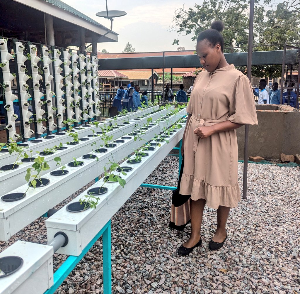 KajumbaPrisca's tweet image. Today at @namungongo65399, I saw students turning sunlight into power and classrooms into hubs of innovation. ♻️ Repurposing plastic waste, ☀️ harnessing clean energy solutions and🌱 growing food through hydroponics and urban gardens.
Integrating #ClimateEducation is a NECESSITY.