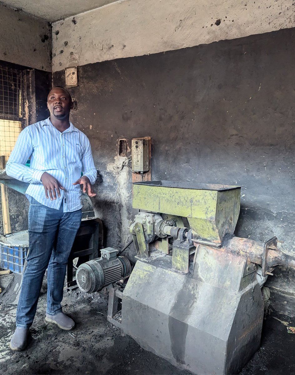 KajumbaPrisca's tweet image. Today at @namungongo65399, I saw students turning sunlight into power and classrooms into hubs of innovation. ♻️ Repurposing plastic waste, ☀️ harnessing clean energy solutions and🌱 growing food through hydroponics and urban gardens.
Integrating #ClimateEducation is a NECESSITY.