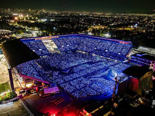 offthetableag's tweet image. If Ariana comes to Mexico with her next tour, this are some venues she can book
Estadio GNP β 65K
Estadio BBVA β 53K
Arena Ciudad De Mexico β 22K
Palacio de los Deportes β 20K