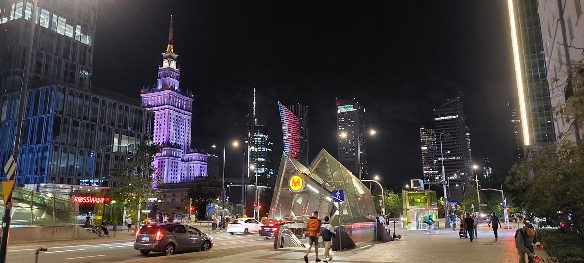 eipijemin1's tweet image. Kako izgleda downtown prestolnice države, ki svojih podjetnikov ne tera z bajoneti v morje, ali pa jih pošilja v davčno rezidentstvo v Bosno.
