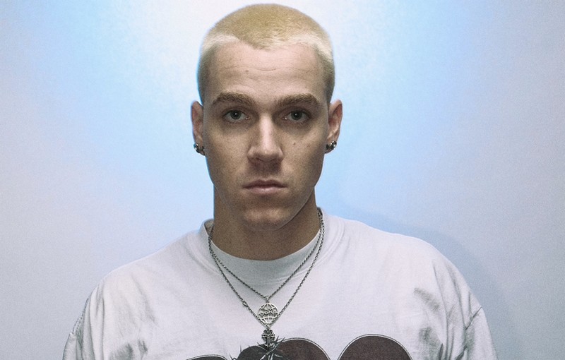 .<a href="/gobe954/">Gobe</a> fans check out Editor <a href="/GoodHumorGrl/">Lisa Steinberg 🪬</a>'s exclusive interview with the #altrock artist about latest single "Sun Leaves Scars" at starrymag.com/gobe-sun-leave…! They also chat musical influences, songwriting, upcoming music, performing live, dream collab and more! #SunLeavesScars