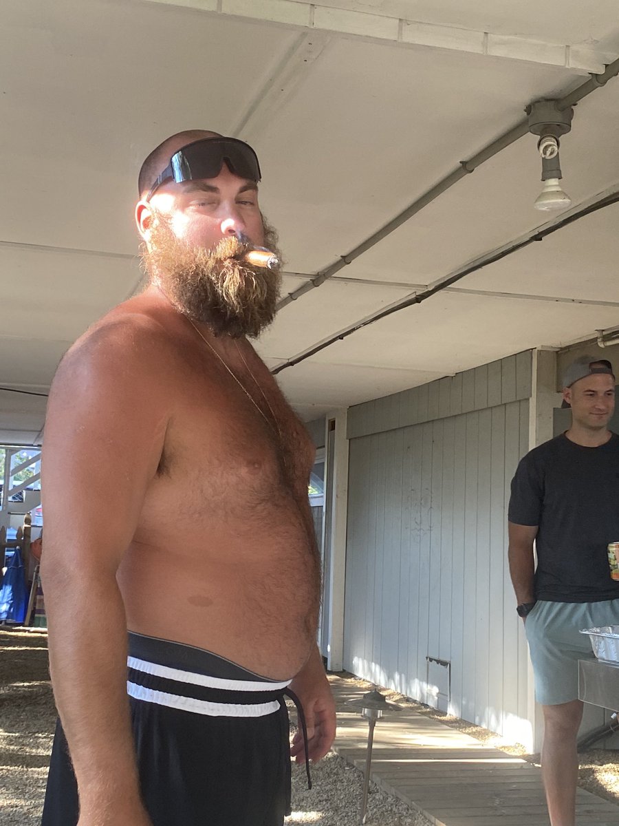cryptosavage44's tweet image. Ran into #LiverKing at the beach
Decided to have a cigar with him