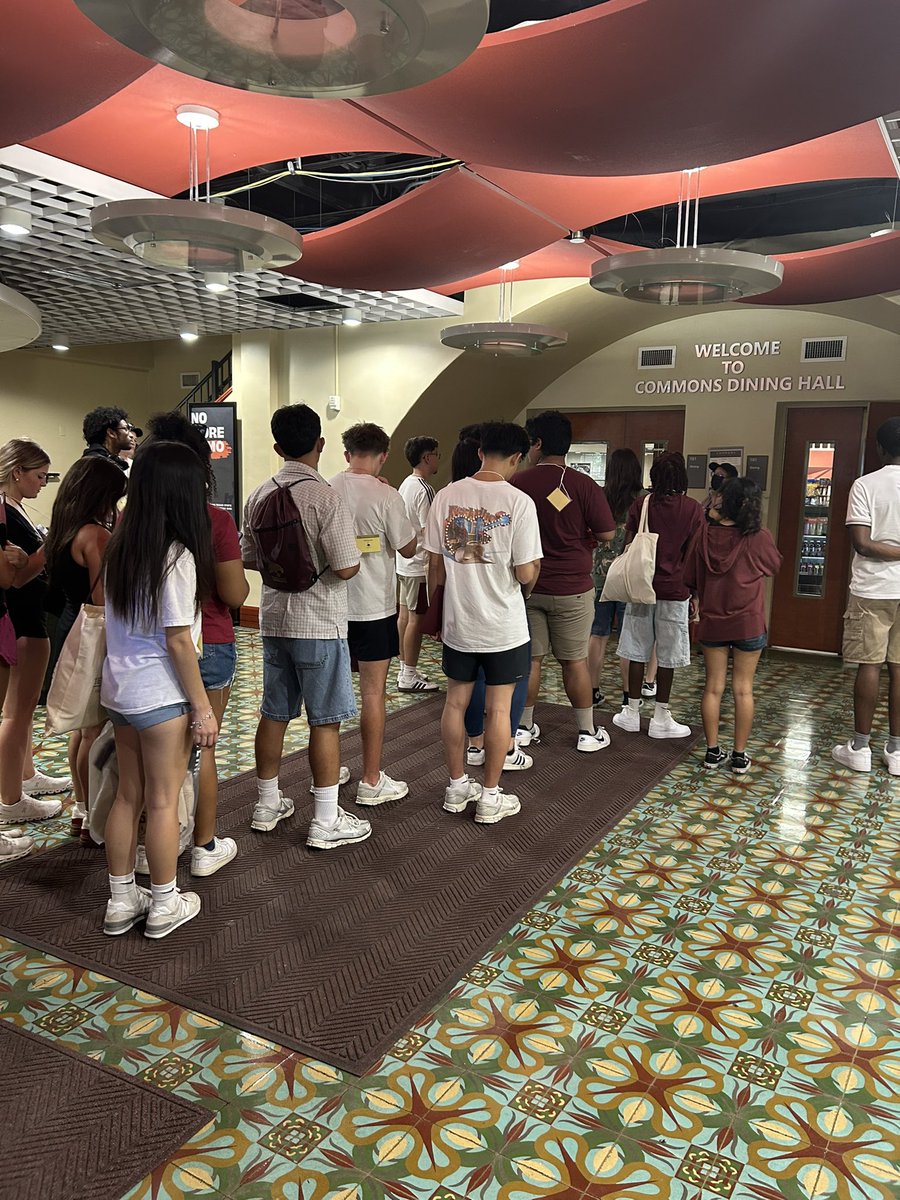 valle_dr's tweet image. New Student Orientation and meeting with First Generation  Bobcats is what’s on the agenda this week.. 💛🐾💛