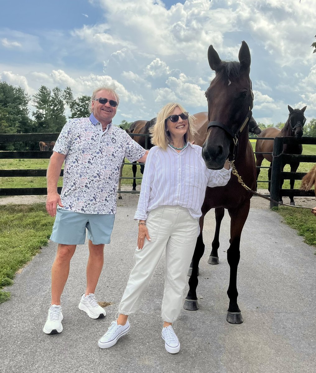 prezslejko's tweet image. As the lucky @MyRacehorse winner, a huge thanks to @resracingky & @jstewartrr for the amazing tour, the #Puca halter & seeing #Preaky up close! Seeing the car collection was a bonus, and @chelseyshea + our host Julianna made us feel so welcome. Incredible experience! 🐎 ✨