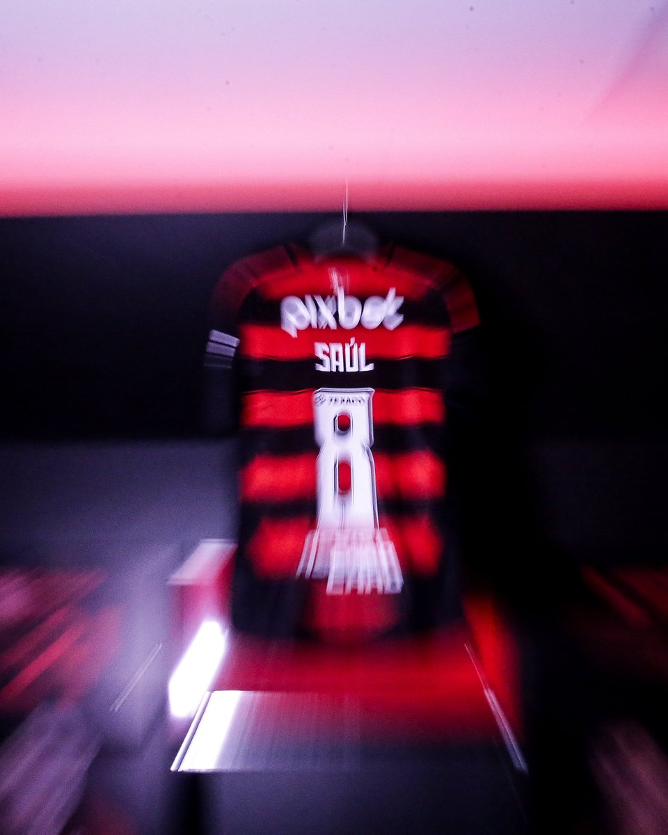 Flamengo's tweet image. Chegou, assinou e treinou. O primeiro dia de @saulniguez!
#bemvindo