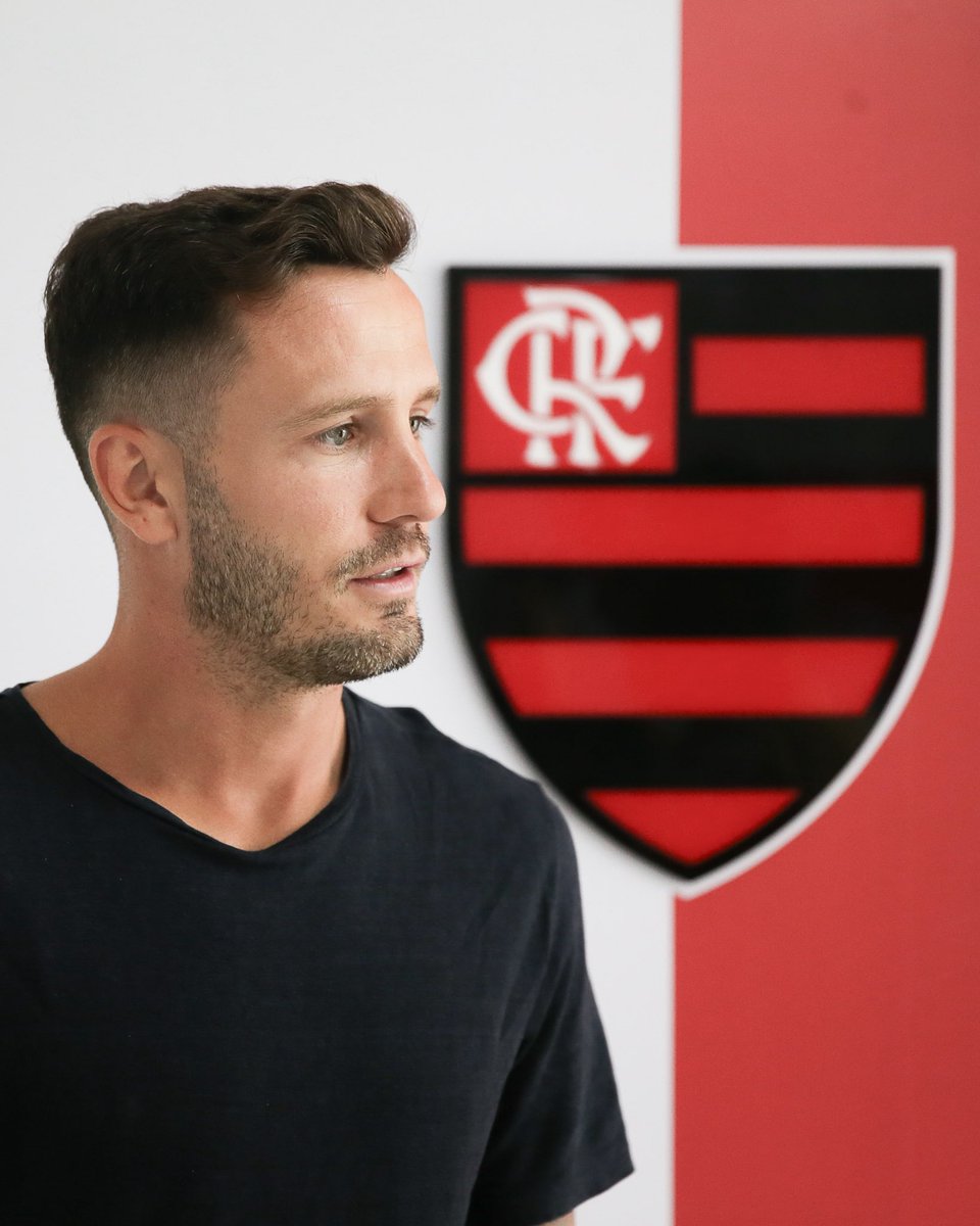 Flamengo's tweet image. Chegou, assinou e treinou. O primeiro dia de @saulniguez!
#bemvindo