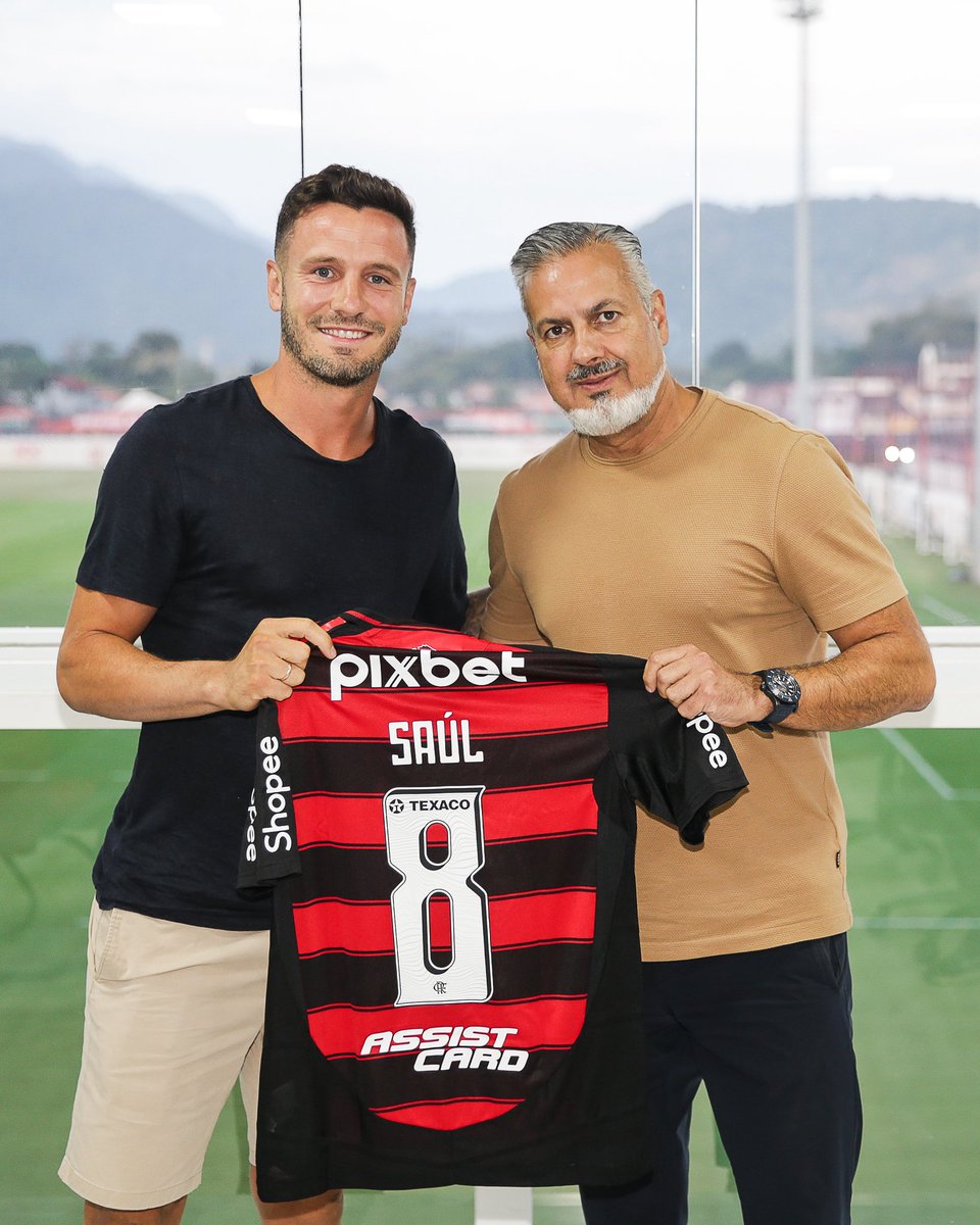 Flamengo's tweet image. Chegou, assinou e treinou. O primeiro dia de @saulniguez!
#bemvindo