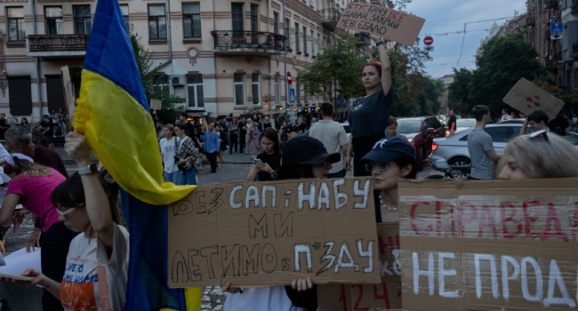 channelstv's tweet image. Thousands Protest In Kyiv Against Law Curbing Anti-Graft Agencies
channelstv.com/2025/07/23/tho…
