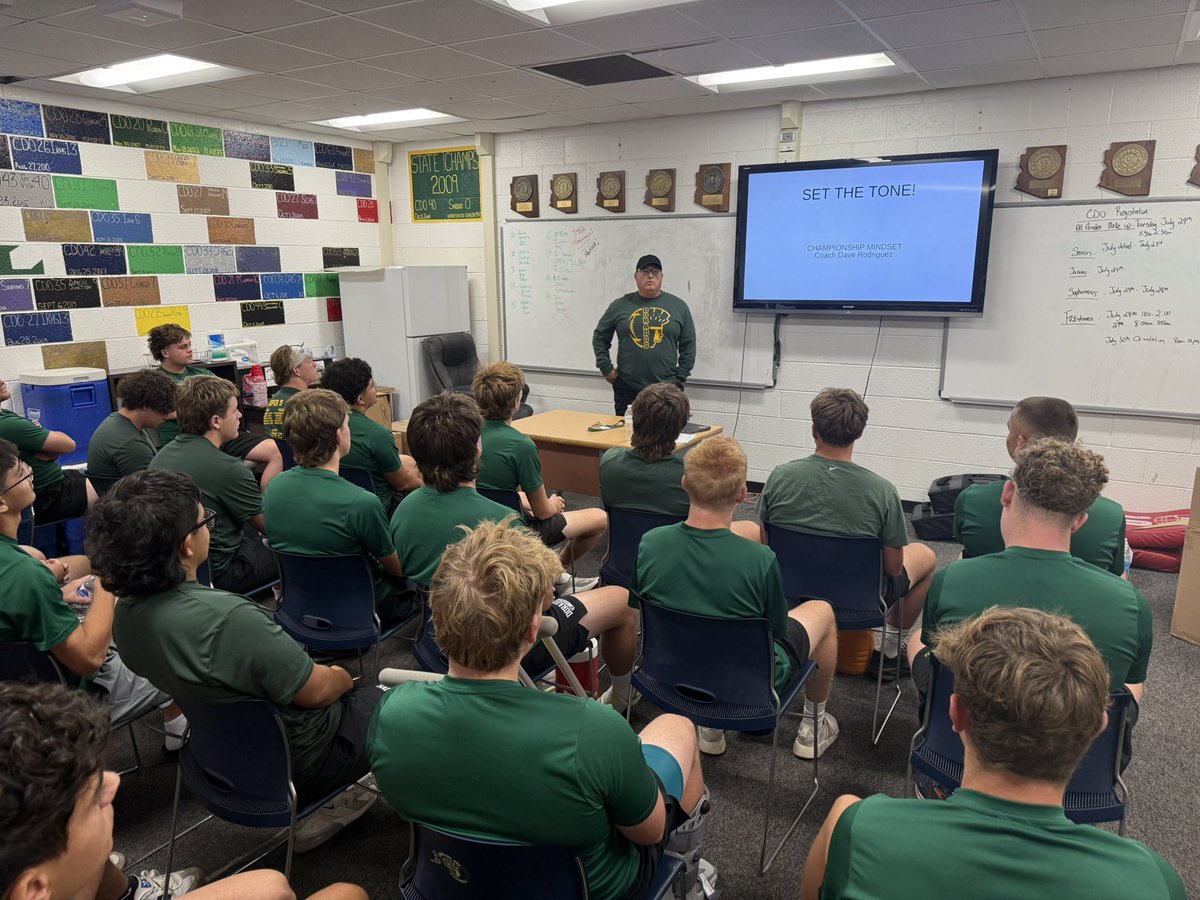 cdo_football's tweet image. Huge shoutout and thank you!!!
To Coach Dave Rodriguez, Former Oceanside, Head Coach
For driving in from California to help set the focus and tone for a great team camp.
Amazing Coach.
Amazing father.
Amazing friend.
First day enthusiasm every day !!!