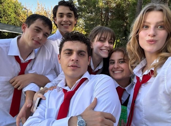 jnkdsc_'s tweet image. #geleceğemektuplar bitti
yorumlarım ve biraz spoiler❌️
-son sahne içime çok sindi o kadar şeyden sonra toz pembe bitmesi kimseyi ikna etmezdi.. annemi aradım ve buldum ben fatma ayar'ın kızıyım demesi çok anlamlı oldu
-ters köşelerin tuzağına düşmedim zuhalin kızı olmadığı…