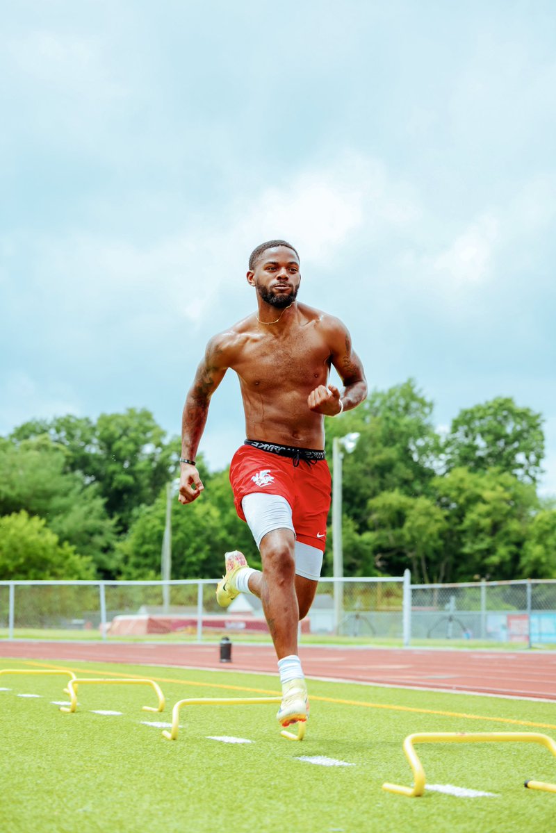 dyson_roberts's tweet image. I&apos;ve been here for only a month, but taking this risk was one of the best decisions I ever made 💯🙏🏾 yall good on in my book so far S/O @taylordj14 @DelSt_Football 🗣️