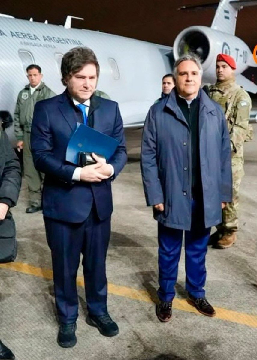 MartnPeiretti1's tweet image. ⛔🚨✅ Javier Milei utilizó el avión del Estado para ir a su fiestita fascista en Córdoba, Milei utiliza plata y recursos del Estado para irse de joda, Milei es un casta vividor del Estado mientras ajusta a los jubilados, enfermos, trabajadores. Milei, das asco y pena.