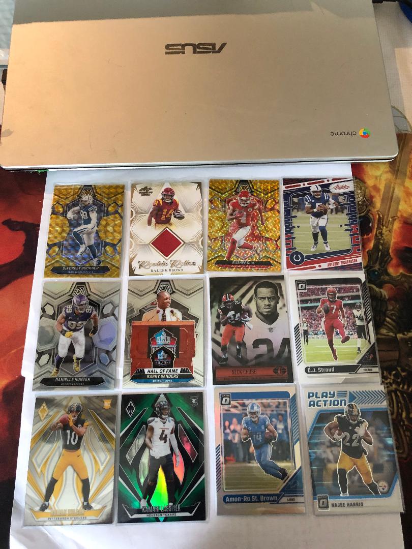 vividblue2008's tweet image. 🔥🔥STACK SALE🔥🔥
$2 🇨🇦 each, discount on multiple purchases
Maximum 8 cards per stack
Reposts always appreciated, thank you !
#TBBCrew #TBBReposts #NFL