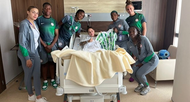 channelstv's tweet image. Super Falcons Visit Injured South African Forward Salgado In Hospital
channelstv.com/2025/07/23/sup…