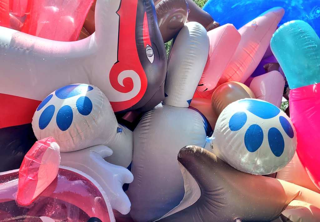 *Is in Happy Place*

#PoolParty #SqueakyWeekend