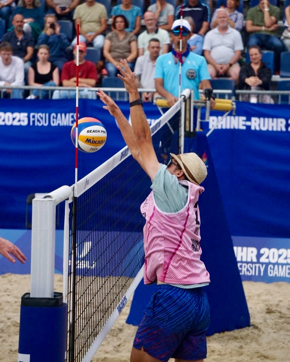 USAVBeach's tweet image. Day 3 Results from the World University Games:
Alexis Durish / Audrey Koenig defeat CHN in straight sets (21-19, 21-16). Next: AUS
Thomas Hurst / Gage Basey fall to GER in three sets (19-21, 21-19, 11-15). Next: NED
โก๏ธ Round of 16
For schedule ๐: go.usav.org/44XqI2D