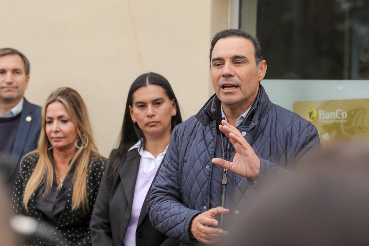 gustavovaldesok's tweet image. Inclusión financiera y desarrollo territorial: eso representa el nuevo recinto de cajeros automáticos del Banco de Corrientes en #Garaví.
Trabajamos para que cada vecino acceda a los servicios de la entidad y pueda, con ellos y su respaldo, crecer en su propia ciudad.