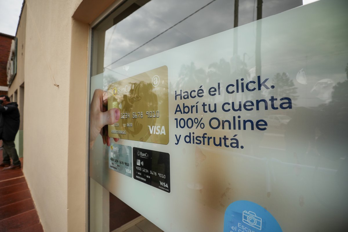 gustavovaldesok's tweet image. Inclusión financiera y desarrollo territorial: eso representa el nuevo recinto de cajeros automáticos del Banco de Corrientes en #Garaví.
Trabajamos para que cada vecino acceda a los servicios de la entidad y pueda, con ellos y su respaldo, crecer en su propia ciudad.