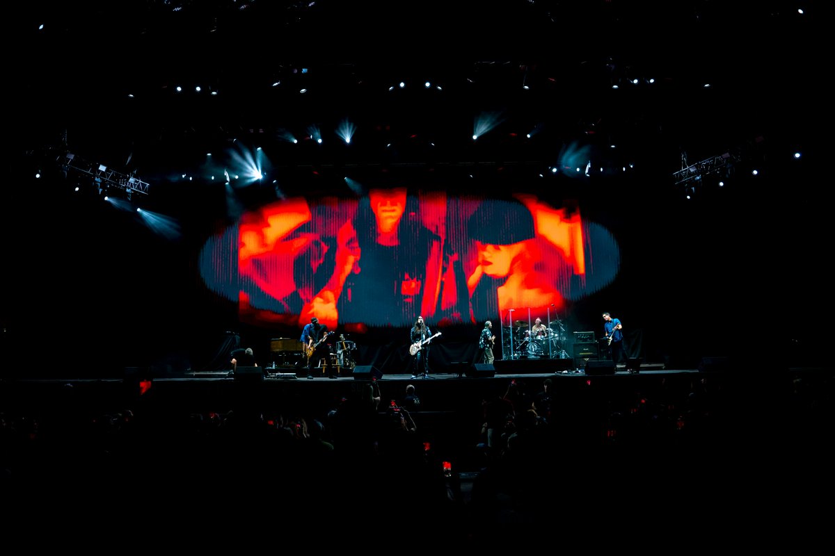 LuccaSummerFest's tweet image. Alanis Morissette, il suono di una generazione sul palco di piazza Napoleone. Thank you Alanis!  

#LSF25 

Foto di Francesco Prandoni