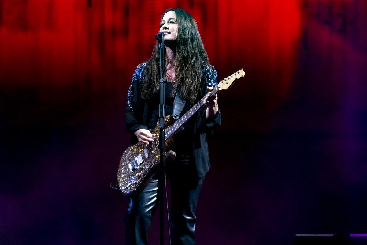 LuccaSummerFest's tweet image. Alanis Morissette, il suono di una generazione sul palco di piazza Napoleone. Thank you Alanis!  

#LSF25 

Foto di Francesco Prandoni