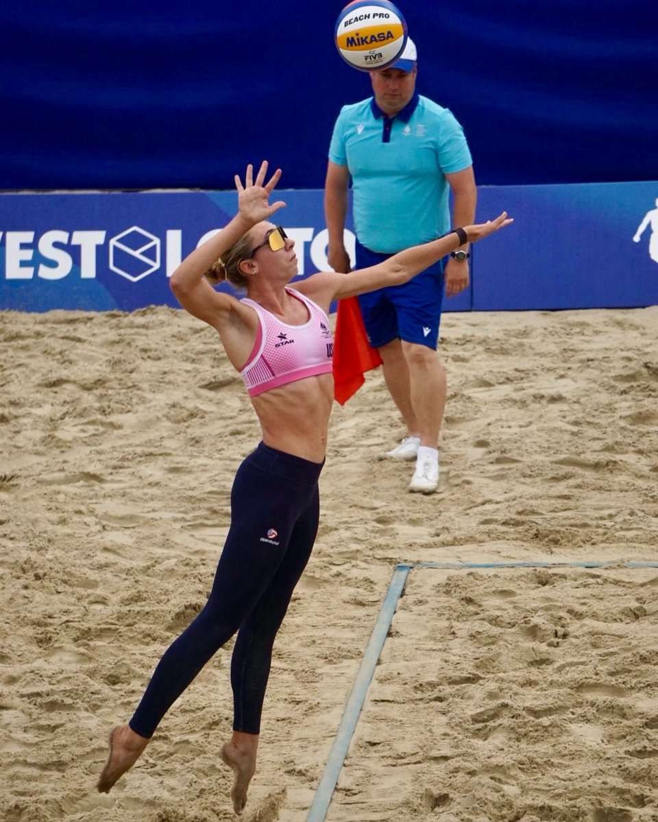 USAVBeach's tweet image. Day 3 Results from the World University Games:
Alexis Durish / Audrey Koenig defeat CHN in straight sets (21-19, 21-16). Next: AUS
Thomas Hurst / Gage Basey fall to GER in three sets (19-21, 21-19, 11-15). Next: NED
โก๏ธ Round of 16
For schedule ๐: go.usav.org/44XqI2D