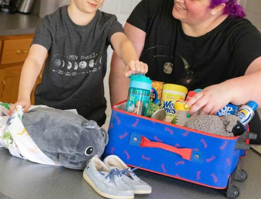 citizens_fla's tweet image. #CheckYourPrep: building an emergency kit geared for kids? Keep everyone safe & happy. Get started here:
📱 Review who to call & where to meet in an emergency
🦄 Include comfort items like toys & plush animals in your emergency kit
🎮 Bring games to play on the go
#BePrepared