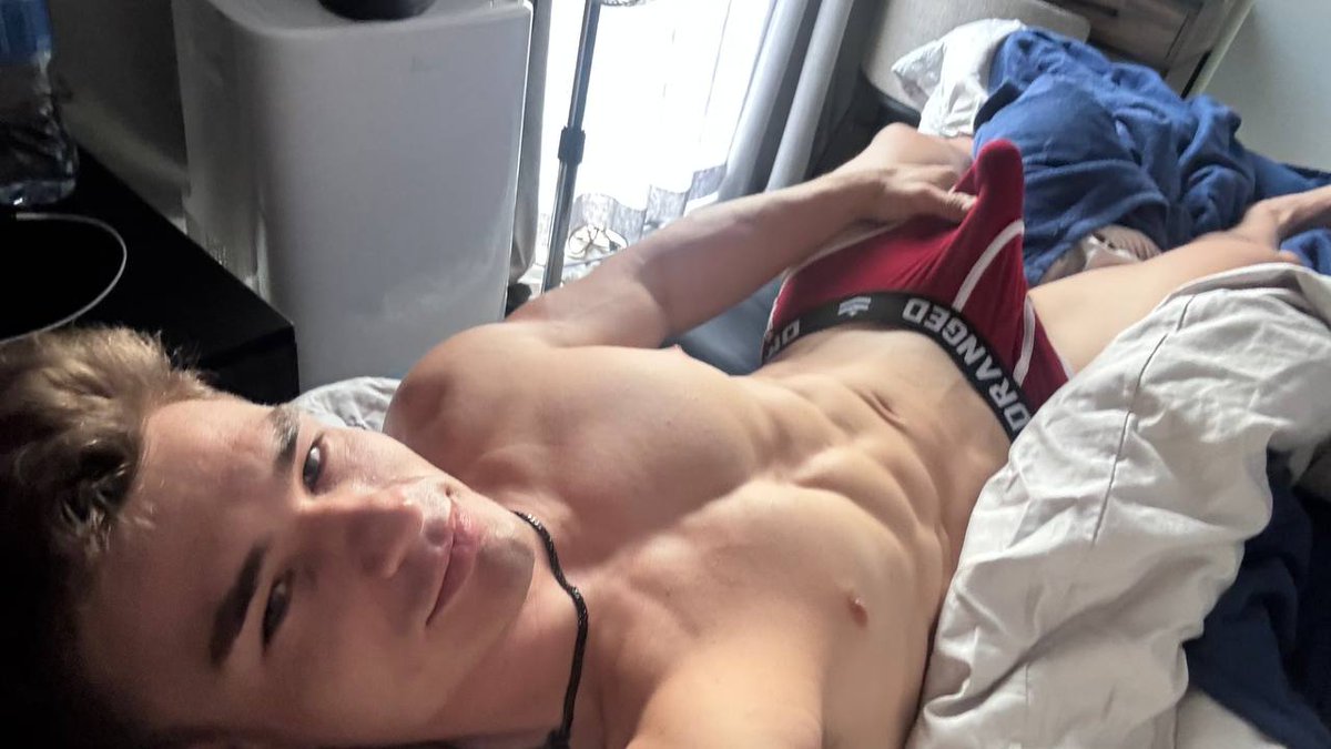 ou’re here for the view.
insta’s where I make it personal.

you ready to scroll slower?
instagram.com/dylanpeachx?ig…