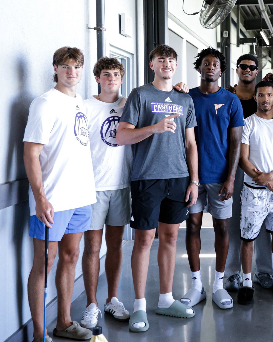 HPU Men's Basketball tweet media