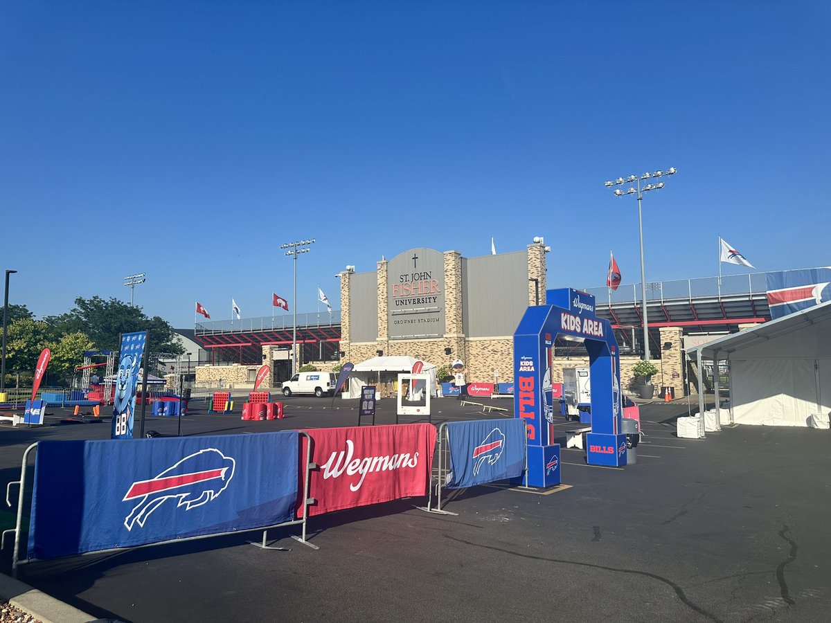 IanMillsTV's tweet image. Day one (1!) of #Bills training camp is nearly a wrap. Tune into @news10nbc at 6:20 and 7 for the sights and sounds!