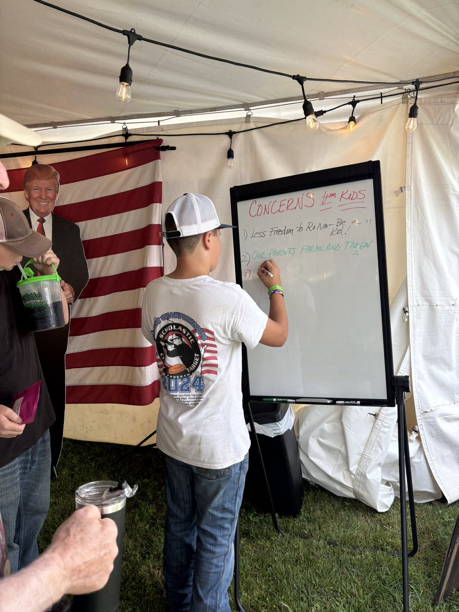 MidwestMamaG's tweet image. Racine County Fair today we are channeling @ScottPresler with a straw poll and had one just for the kids. One issue they brought up is their family losing Farmland 😢 Registering voters too!