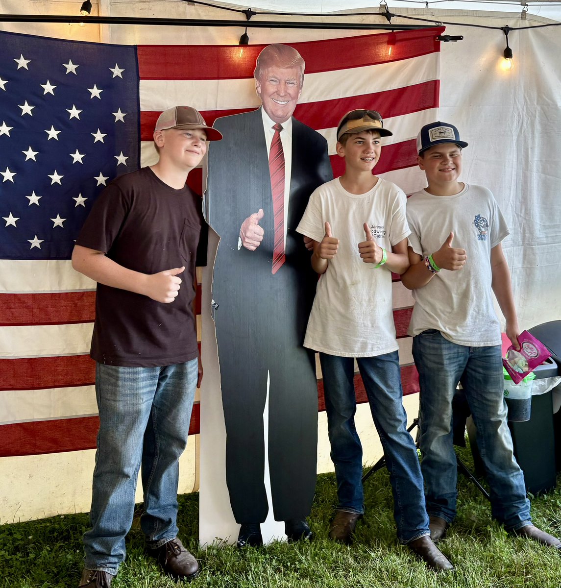 MidwestMamaG's tweet image. Racine County Fair today we are channeling @ScottPresler with a straw poll and had one just for the kids. One issue they brought up is their family losing Farmland 😢 Registering voters too!