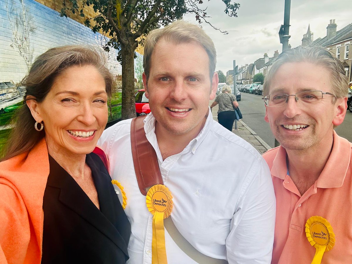 samdwebber's tweet image. Great buzz on the doors in Bromley Common today ahead of tomorrow's by-election.
🗳📮🧡🔶️
Thanks to our @LibDems' @LondonLibDems spokesperson @LukeTaylorLD for joining us this afternoon.
Lots of residents have already voted for @Laura_McCracken by post!
*Polls open 7am - 10pm*