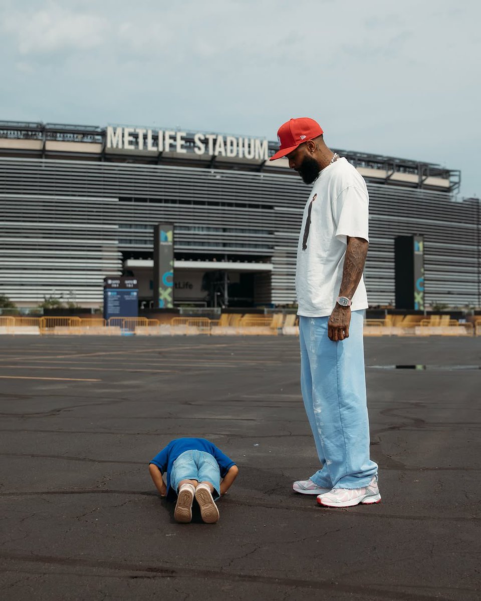 Protrending's tweet image. Told him this is where it all started. MetLife memories, father-son future
_
@obj