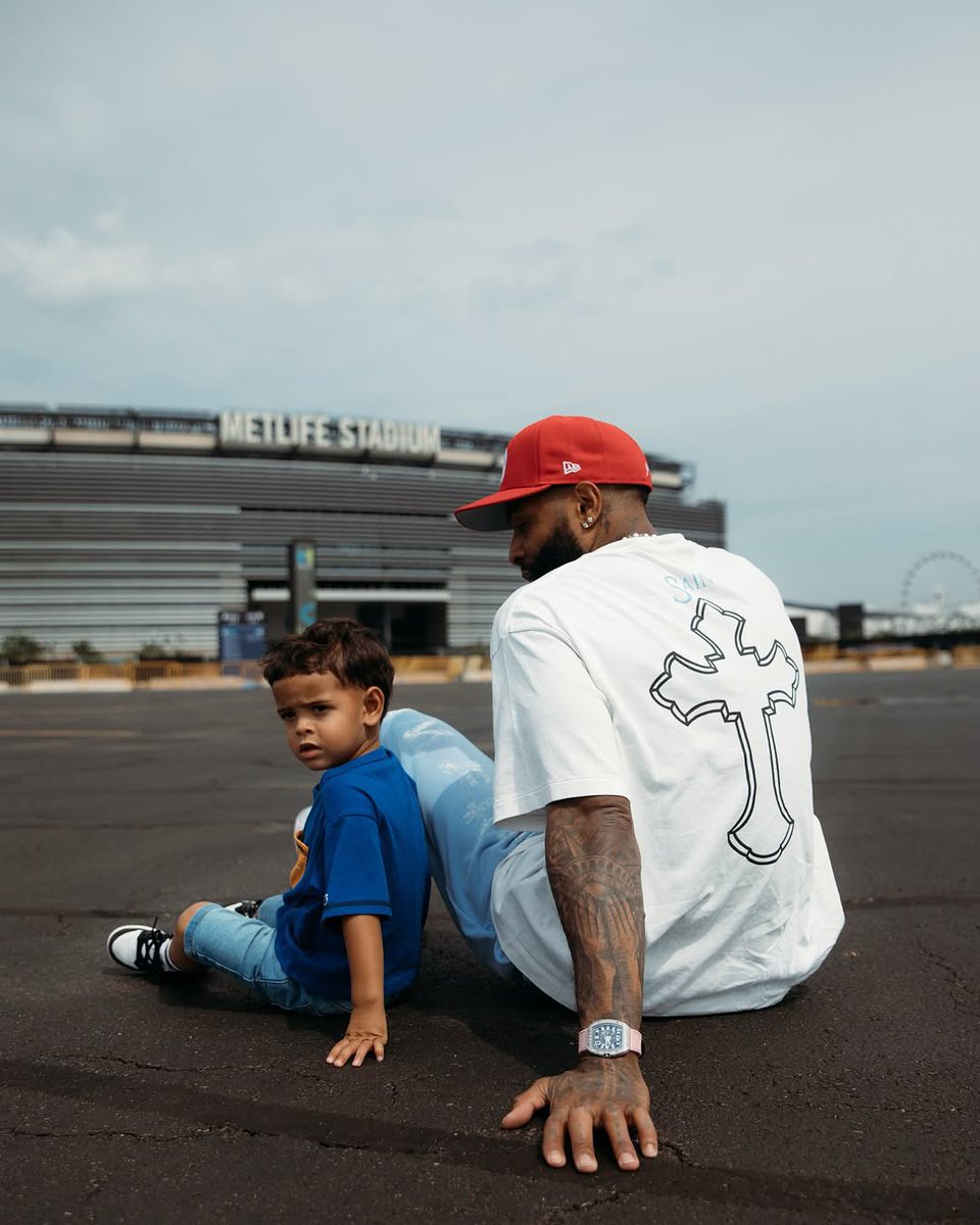 Protrending's tweet image. Told him this is where it all started. MetLife memories, father-son future
_
@obj