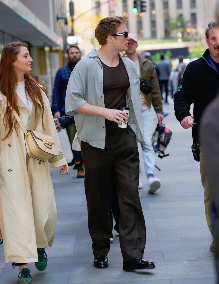 eternalcspring's tweet image. 🚨First look at Joe Locke and Kit Connor on the set of ‘THE DEVIL WEARS PRADA 2’