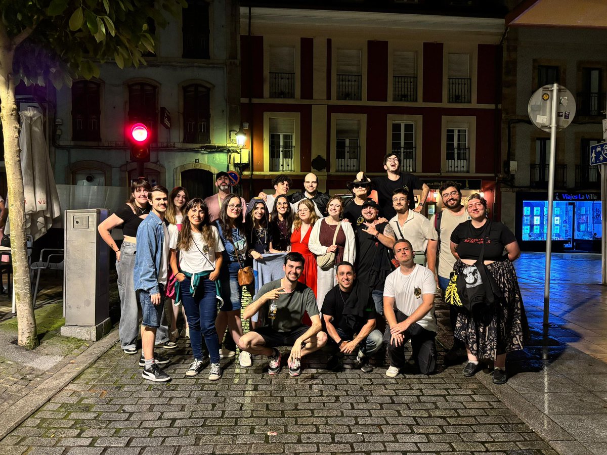 Por último, pero no por ello menos importante, para nada, mis niños <a href="/MazoCosmere/">Mazo Cosmere</a> , gracias por ser mi viaje antes que destino.  

(La última es del móvil pero da igual no quiero dejar a nadie fuera)

Si os parezco pesado con este hilo, esperad porque deje el otro a medias...