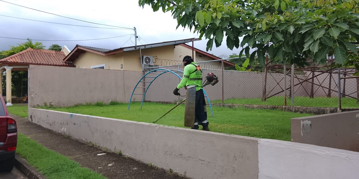 Labores de ornato en el área de Villa Santos Jorge, Villa Leyba, Villa Rocío, Villa Angélica y Villa Lucia en San Antonio.
