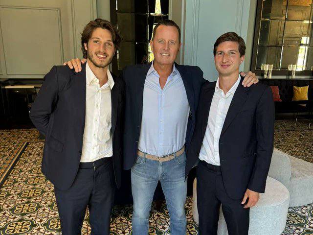 MonitorX99800's tweet image. 🚨🇵🇰🇺🇸 US President Trump's envoy for special missions, Richard Grenell meets Imran Khan's two sons, Kasim and Suleiman Khan in California, before their return to Pakistan to lead the protest against the government.