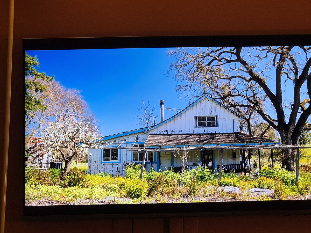 .<a href="/chezpanisse/">Chez Panisse</a>  <a href="/ChefTable_NET/">Chef's Table Net TV</a> <a href="/AliceWaters/">Alice Waters</a>
#Berkeley 
Esta mujer d 81 años fue pionera en la alta cocina americana d las ideas d proximidad y sosteniblidad, hoy poco cuestionadas.
Interesante su trabajo sobre la alimentación escolar.
"Comer sano no debería verse como privilegio".