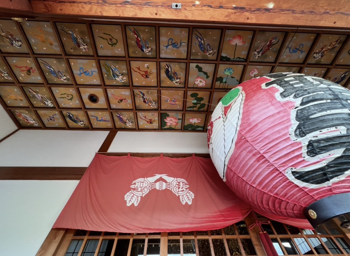 k_tamago_power's tweet image. 【光明山聖法院】
『銭司の聖天さん』
聖天様は七代の財を一代に集める程、特に金運向上に対して御利益があるそうで、財布にも入る金運向上「福銭」が人気なんだそう😊✨閻魔様がおられるとピリッとしますね😅