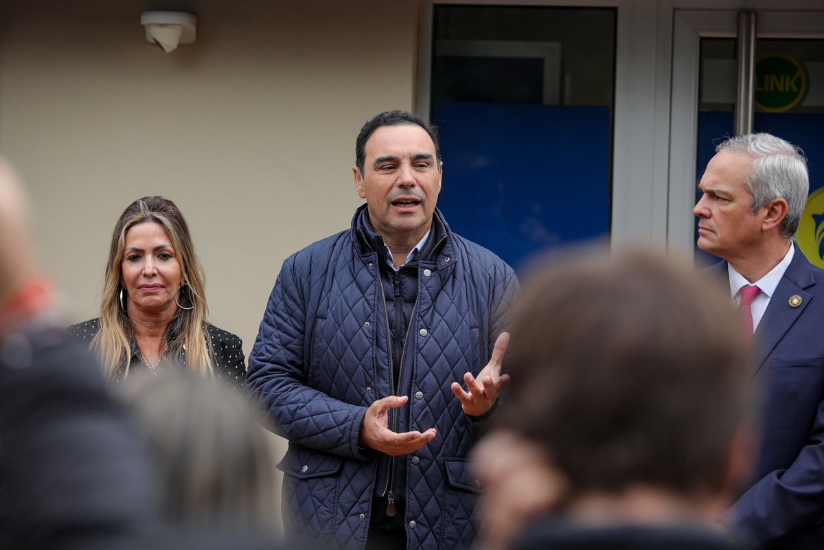 javiersaezok's tweet image. #Garrucho
Acompañamos al gobernador @gustavovaldesok y al Intendente Marcelo Fabián Scotto en la inauguración del nuevo recinto de cajeros automáticos del @Banco 🏦💙
Con este, de 14,65 m² de superficie, alcanzamos los 374 en la provincia.