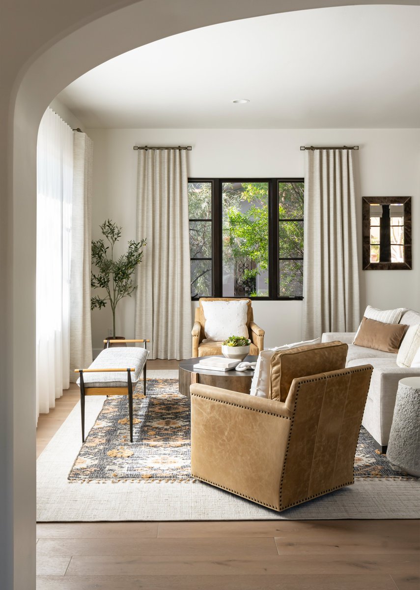 helserbrothers's tweet image. DC Ranch Villa: Design by Alisha Taylor Interiors
Drapery hardware: @helserbrothers
📷 Photography: @joshwacaldwell
.
.
.
#WindowTreatments #CustomDraperyHardware