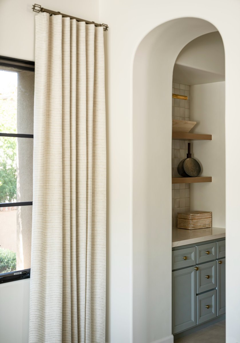 helserbrothers's tweet image. DC Ranch Villa: Design by Alisha Taylor Interiors
Drapery hardware: @helserbrothers
📷 Photography: @joshwacaldwell
.
.
.
#WindowTreatments #CustomDraperyHardware