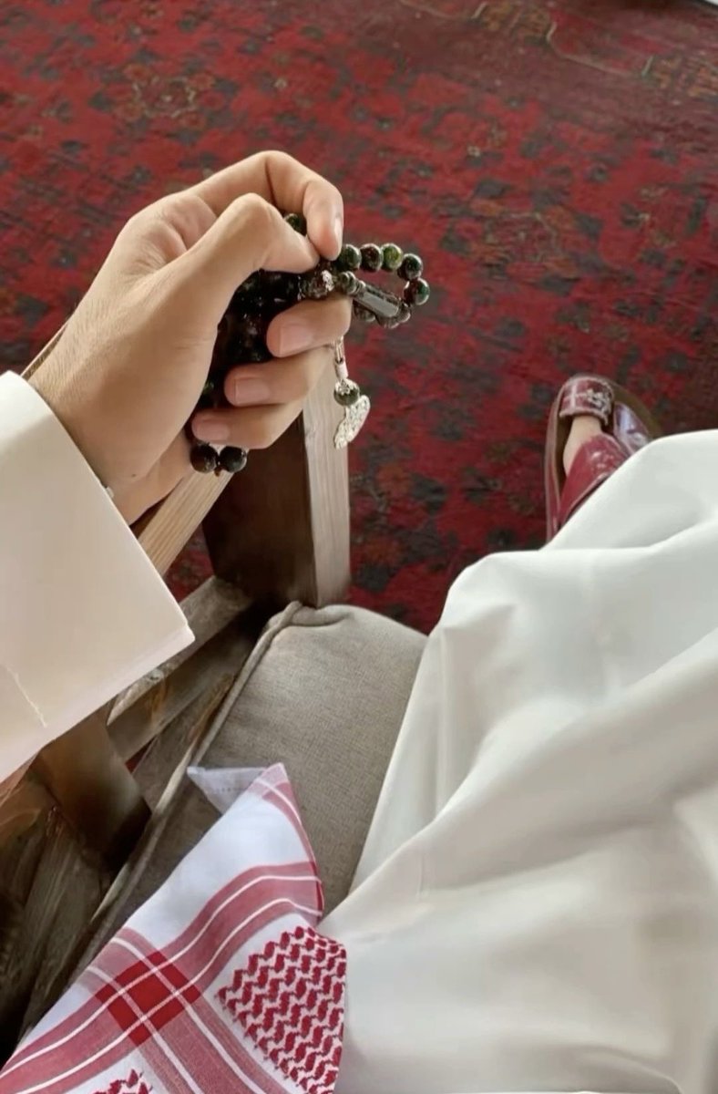 ⠀

فالدروب العوج لو تبحث من هناگ وهنيّا
ما أنت بمعيّـني إلا فـالدروب المستقيمه !.