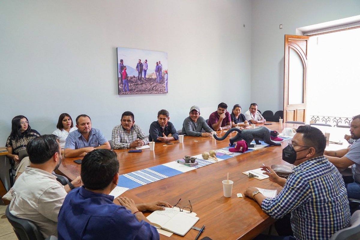 Para abonar a la construcción de #PazTerritorial en nuestros pueblos y comunidades, junto con el subsecretario Angelino López, nos reunimos con autoridades de la región de los Chimalapas, reforzando el diálogo y el acompañamiento institucional.